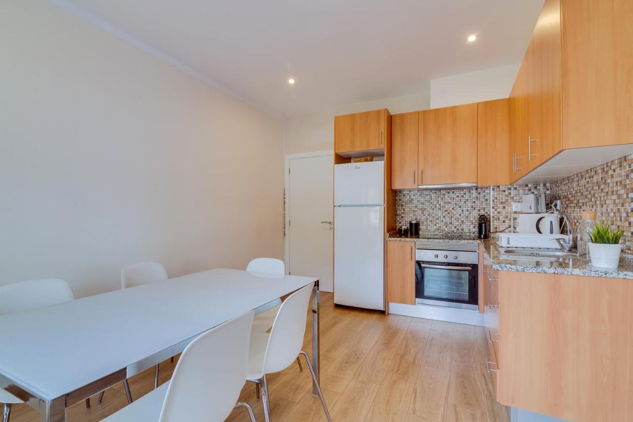 Quarteira 2Br - Near The Beach At Homesbyfc Extérieur photo